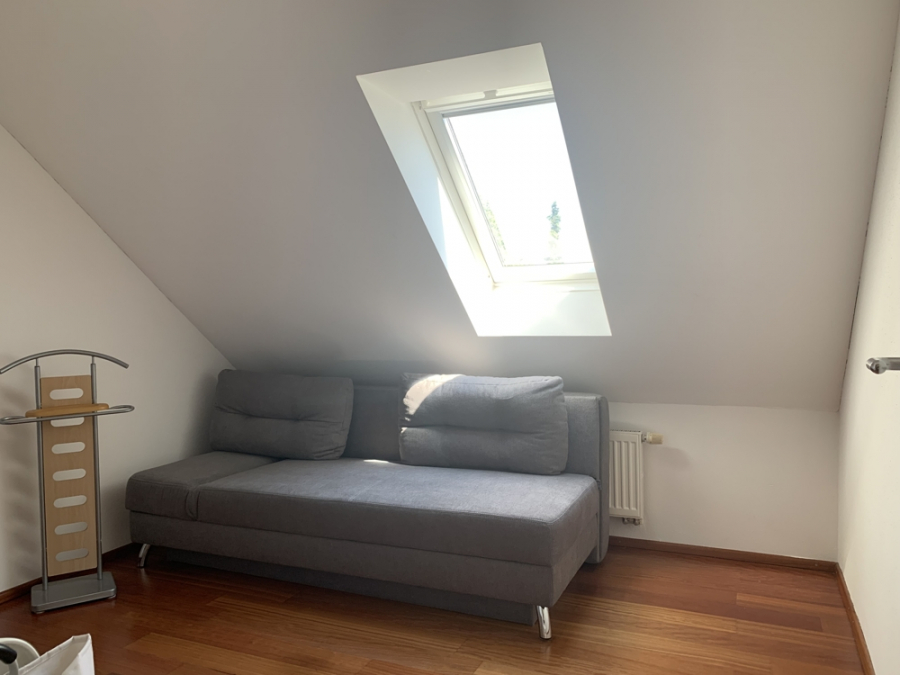 Bild - Ortsrandlage mit Feldblick & Sonne – Exklusive DHH mit Kamin & Whirlpool