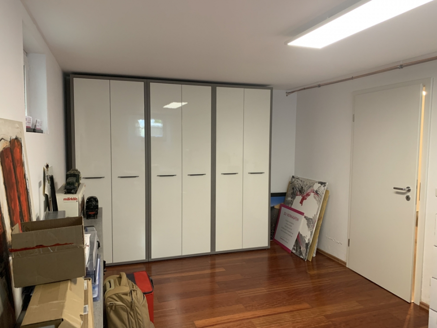 Bild - Ortsrandlage mit Feldblick & Sonne – Exklusive DHH mit Kamin & Whirlpool