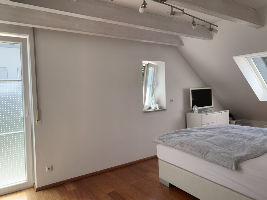 Bild - Ortsrandlage mit Feldblick & Sonne – Exklusive DHH mit Kamin & Whirlpool