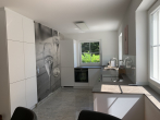 Bild - Ortsrandlage mit Feldblick & Sonne – Exklusive DHH mit Kamin & Whirlpool