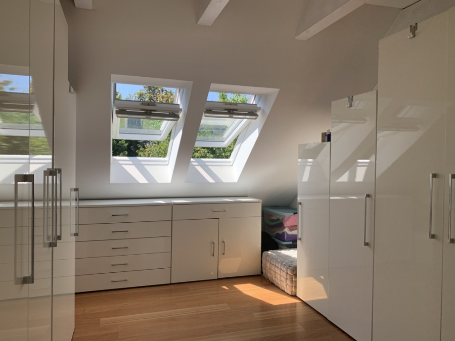 Bild - Ortsrandlage mit Feldblick & Sonne – Exklusive DHH mit Kamin & Whirlpool