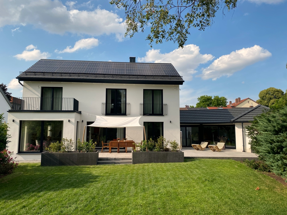 4 Zimmer 198 m² Einfamilienhaus in Augsburg / Göggingen zum Kauf. Ausstattung: Balkon, Terrasse, Garage