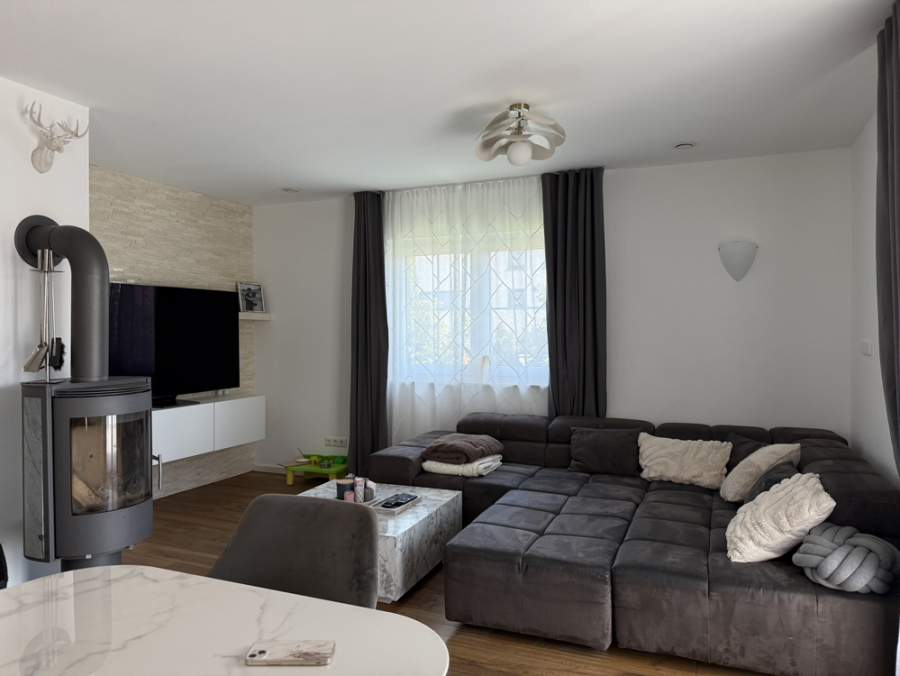 Bild - Luxus EFH mit Pool & XXL-Veranda in ruhiger Lage von Bonstetten