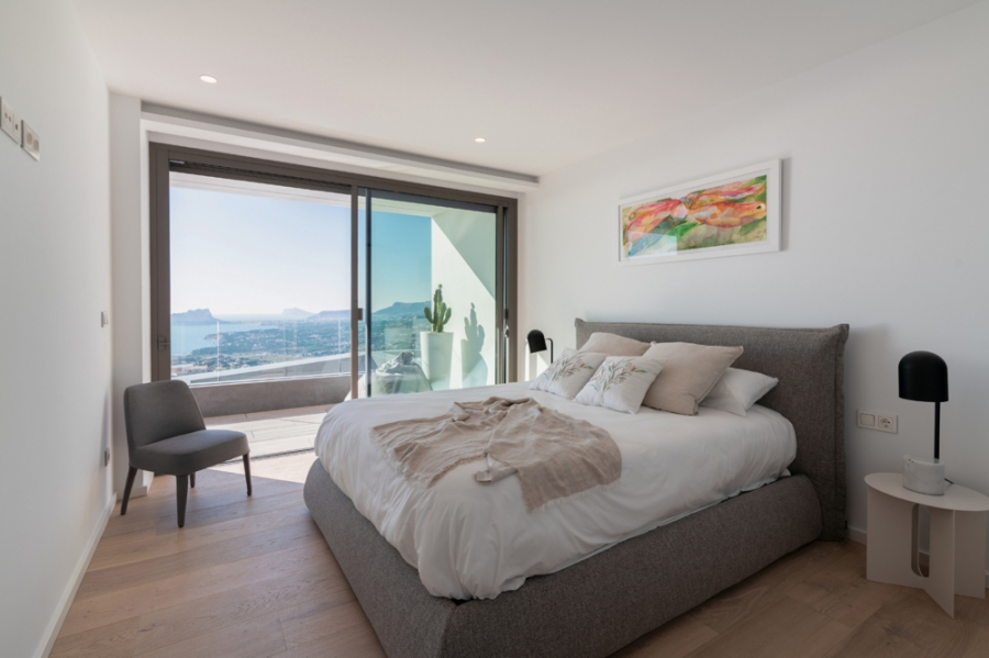 Bild - KNIPFER IMMOBILIEN – Moderne Luxusvilla mit Meerblick, Infinity-Pool, 4 Schlafzimmer, Gästeapartment