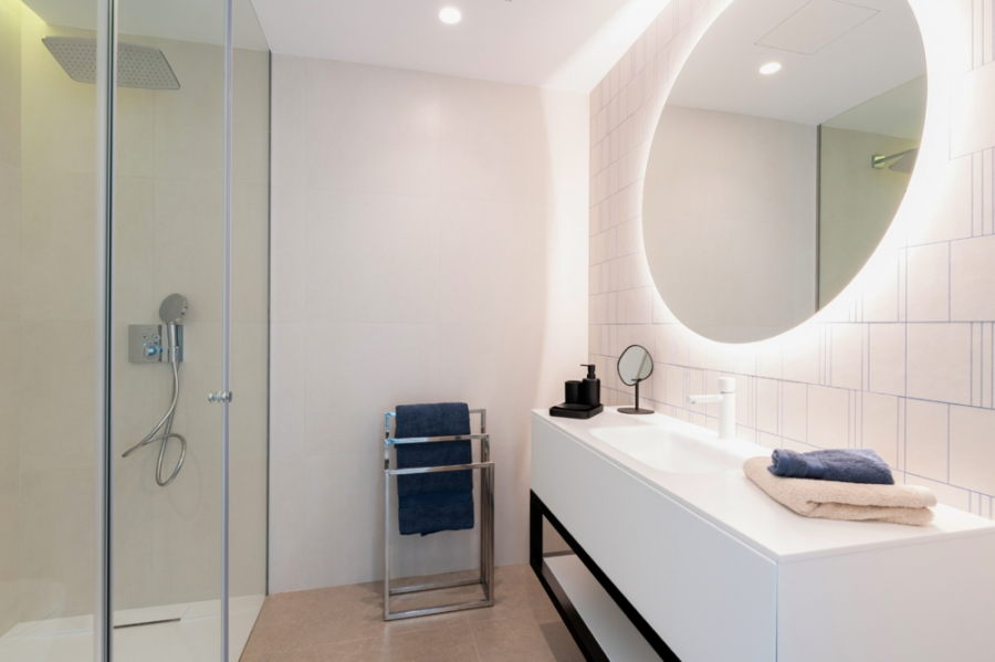 Bild - KNIPFER IMMOBILIEN – Moderne Luxusvilla mit Meerblick, Infinity-Pool, 4 Schlafzimmer, Gästeapartment