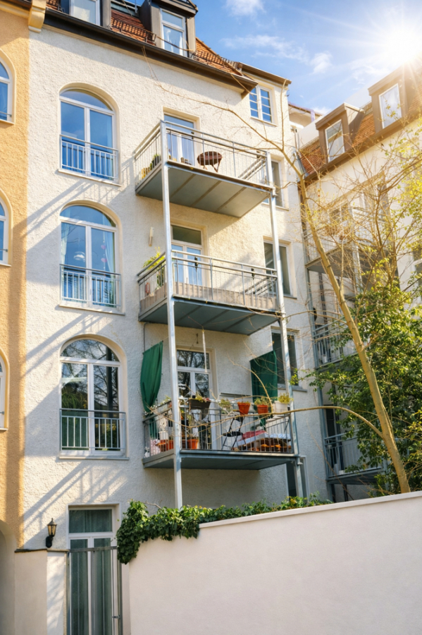 Altbau-Perle in Augsburg Innenstadt – Balkon, Aufzug & sofort bezugsfrei, 86150 Augsburg / Zentrum, Etagenwohnung
