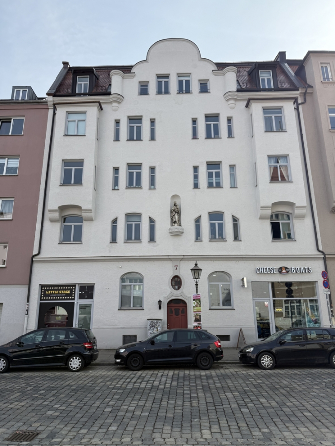 Bild - Altbau-Perle in Augsburg Innenstadt – Balkon, Aufzug & sofort bezugsfrei