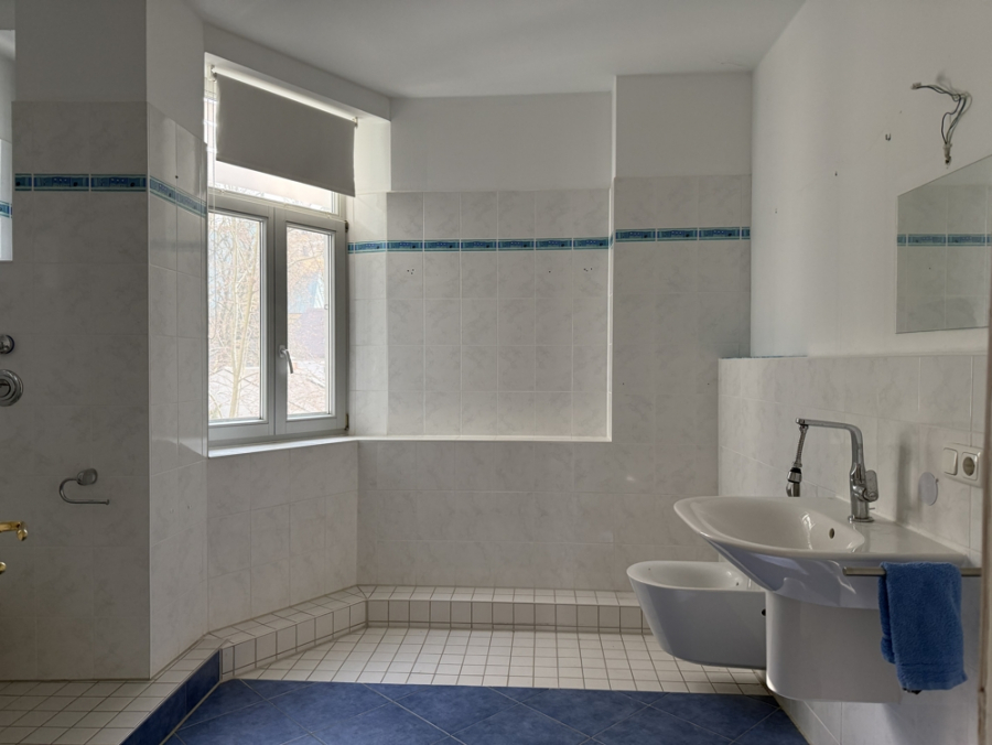 Bild - Altbau-Perle in Augsburg Innenstadt – Balkon, Aufzug & sofort bezugsfrei