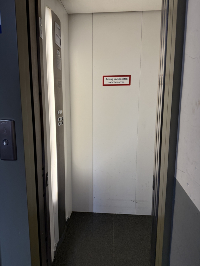 Bild - Altbau-Perle in Augsburg Innenstadt – Balkon, Aufzug & sofort bezugsfrei