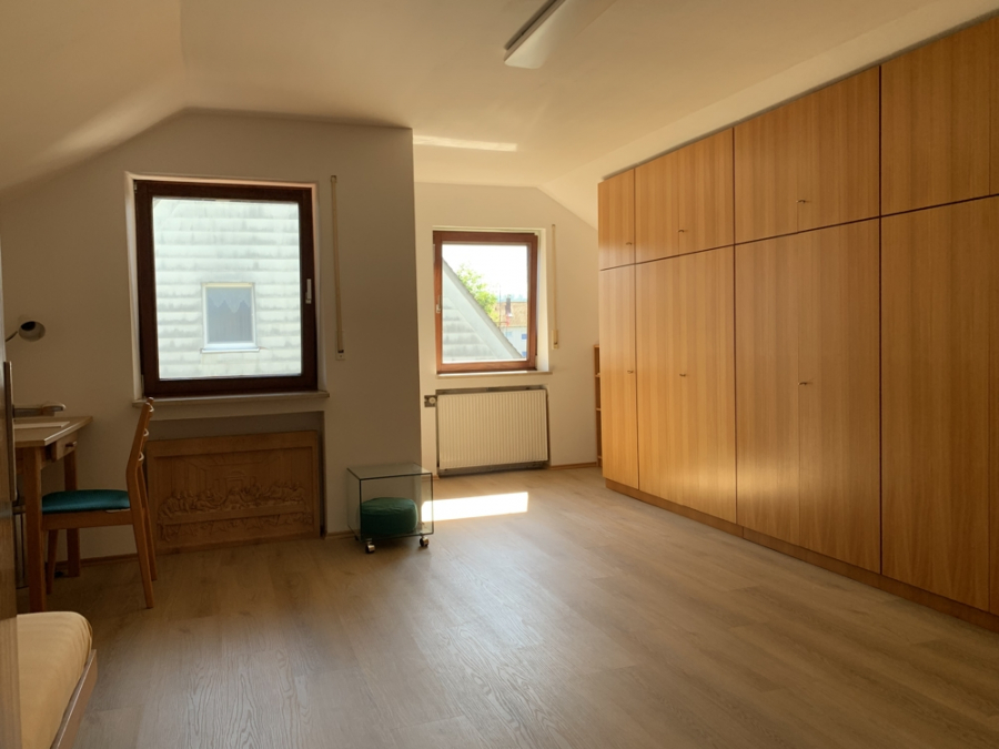 Bild - KNIPFER`S IMMOBILIENSCHÄTZE – TOP Lage – Einfamilienhaus mit Potenzial und tollem Garten in Diedorf