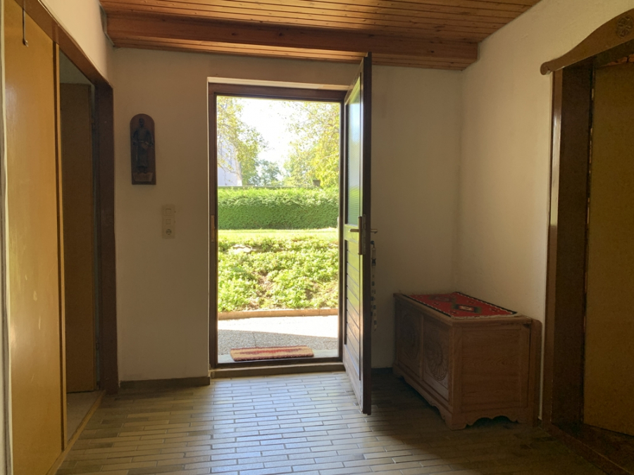 Bild - KNIPFER`S IMMOBILIENSCHÄTZE – TOP Lage – Einfamilienhaus mit Potenzial und tollem Garten in Diedorf