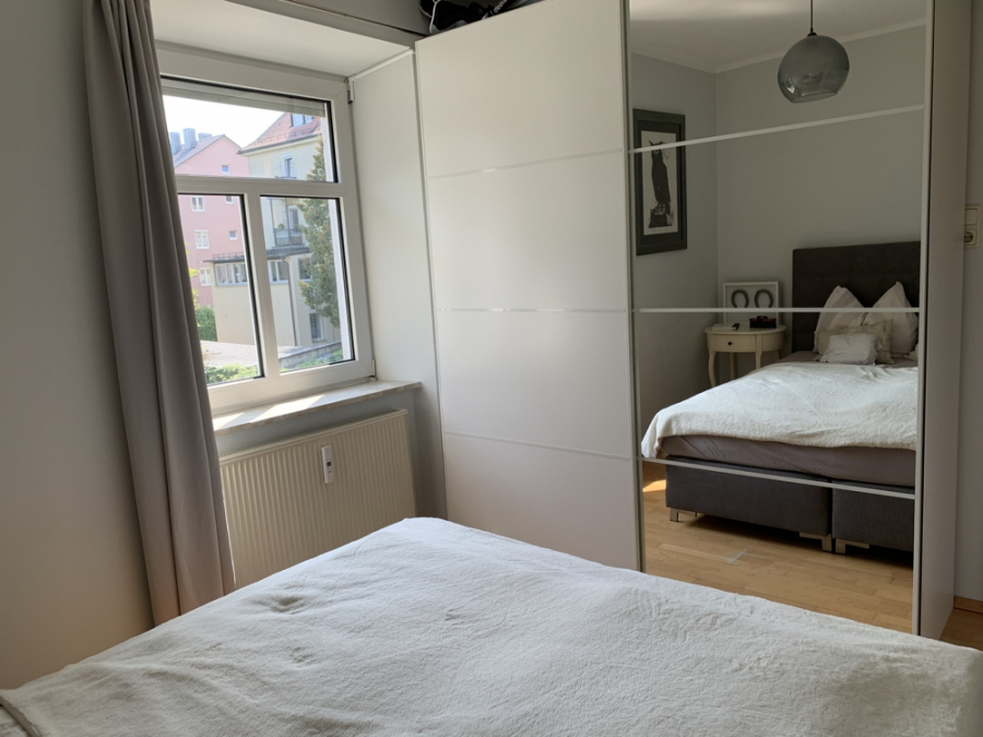 Bild - Charmant & zentral: Altbauwohnung mit kleinem Balkon, Stellplatz & Gartenidylle