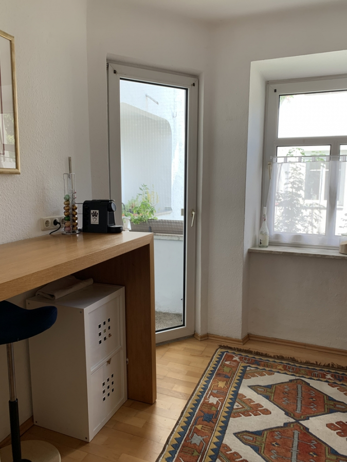 Bild - Charmant & zentral: Altbauwohnung mit kleinem Balkon, Stellplatz & Gartenidylle