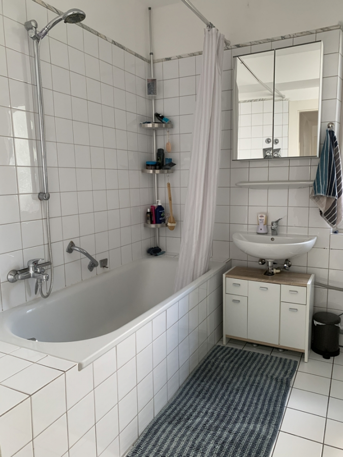 Bild - Charmant & zentral: Altbauwohnung mit kleinem Balkon, Stellplatz & Gartenidylle