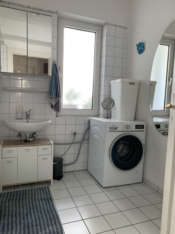 Bild - Charmant & zentral: Altbauwohnung mit kleinem Balkon, Stellplatz & Gartenidylle