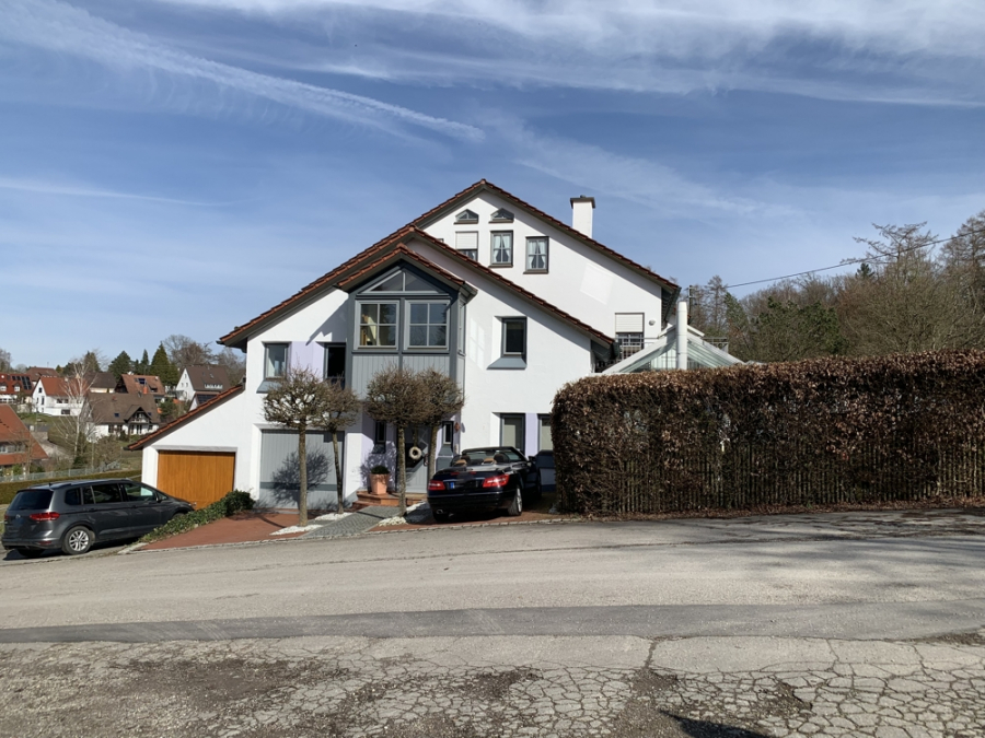 Bild - KNIPFER`S IMMOBILIENSCHÄTZE – TOP- Lage – DHH mit Anbau für Büro/Einliegerwohnung u. Außen-Whirlpool