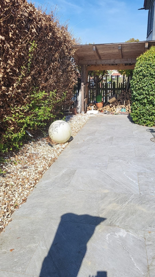 Eingang - KNIPFER`S IMMOBILIENSCHÄTZE – TOP- Lage – DHH mit Anbau für Büro/Einliegerwohnung u. Außen-Whirlpool