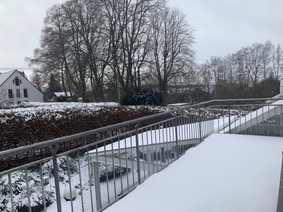 Balkon - KNIPFER`S IMMOBILIENSCHÄTZE – TOP- Lage – DHH mit Anbau für Büro/Einliegerwohnung u. Außen-Whirlpool