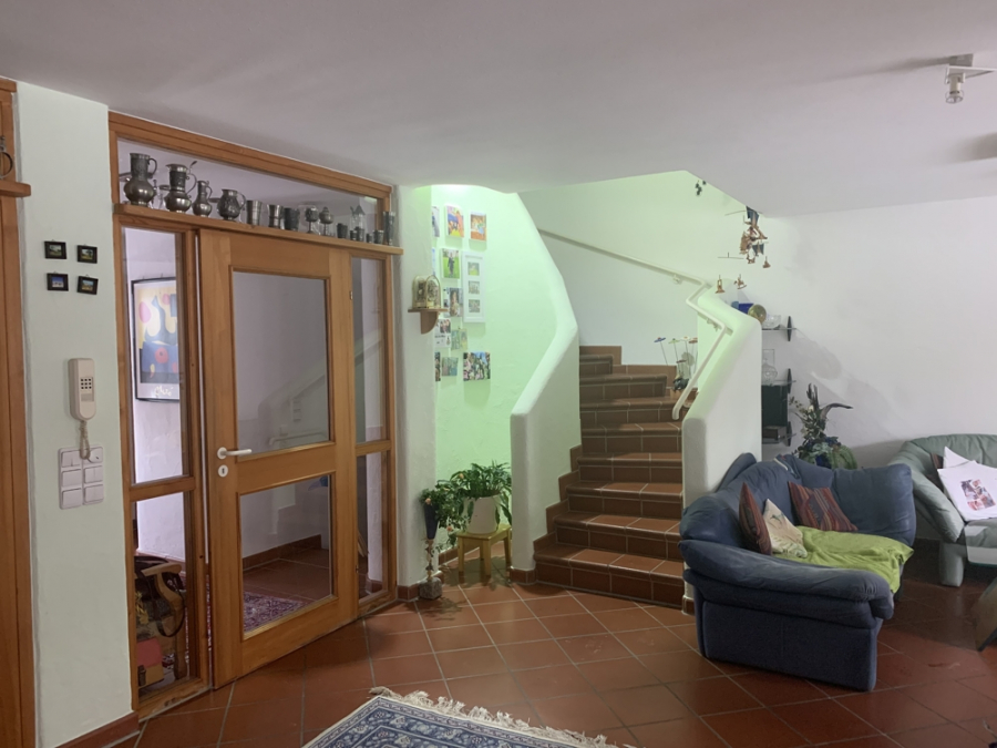 Wohnbereich - KNIPFER`S IMMOBILIENSCHÄTZE – TOP- Lage – DHH mit Anbau für Büro/Einliegerwohnung u. Außen-Whirlpool