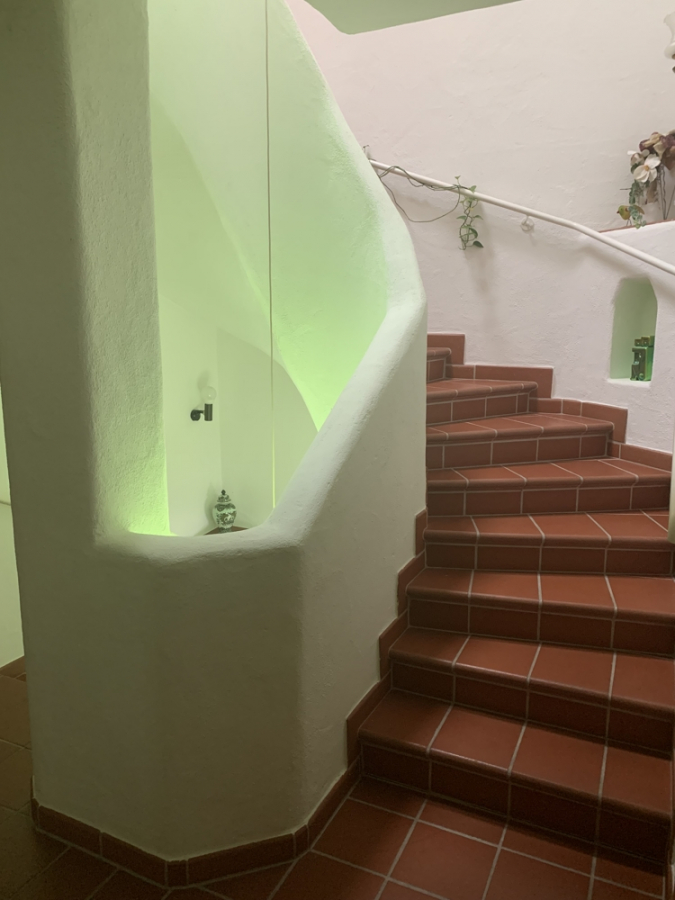 Treppenaufgang - KNIPFER`S IMMOBILIENSCHÄTZE – TOP- Lage – DHH mit Anbau für Büro/Einliegerwohnung u. Außen-Whirlpool