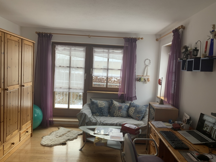 Kinderzimmer - KNIPFER`S IMMOBILIENSCHÄTZE – TOP- Lage – DHH mit Anbau für Büro/Einliegerwohnung u. Außen-Whirlpool