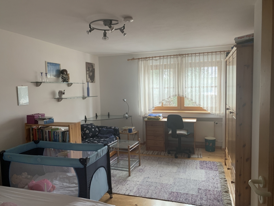 Kinderzimmer - KNIPFER`S IMMOBILIENSCHÄTZE – TOP- Lage – DHH mit Anbau für Büro/Einliegerwohnung u. Außen-Whirlpool
