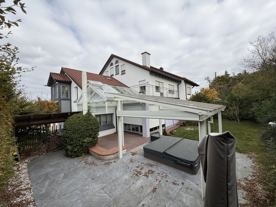 KNIPFER`S IMMOBILIENSCHÄTZE – TOP- Lage – DHH mit Anbau für Büro/Einliegerwohnung u. Außen-Whirlpool, 86420 Diedorf, Doppelhaushälfte