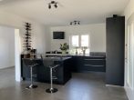 KNIPFER IMMOBILIEN - Erstbezug - Modernes Einfamilienhaus mit schönem Garten, Wallbox und PV-Anlage! - Küche