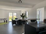 KNIPFER IMMOBILIEN - Erstbezug - Modernes Einfamilienhaus mit schönem Garten, Wallbox und PV-Anlage! - Essbereich