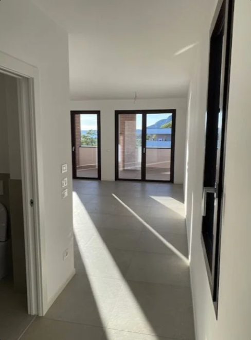 Bild - Neubauwohnung mit Seeblick in Garda – Gemeinschaftspool und Garage