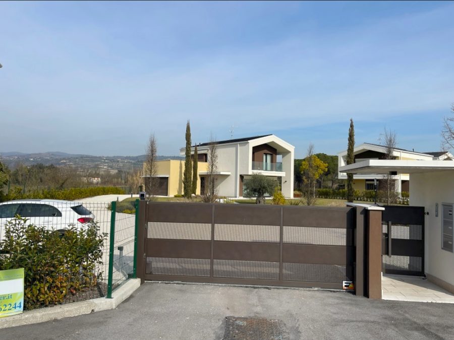 Bild - VILLA IN VERONA ZUM KAUF! Erstbezug auf einem Parkähnlichen Grundstück mit Doppelgarage