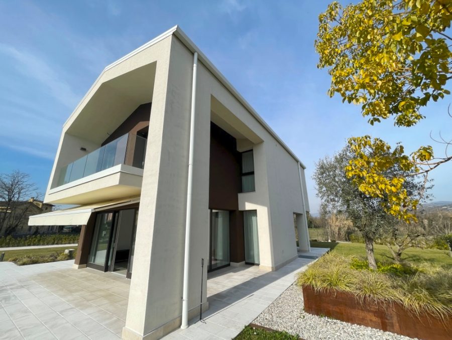 Bild - VILLA IN VERONA ZUM KAUF! Erstbezug auf einem Parkähnlichen Grundstück mit Doppelgarage