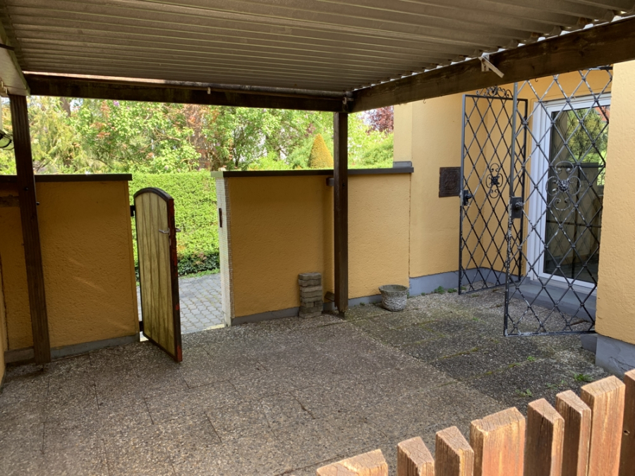 Bild - KNIPFER`S IMMOBILIENSCHÄTZE – Renovierungsbedürftiges Zweifamilienhaus in Augsburg-Hochzoll zum Kauf