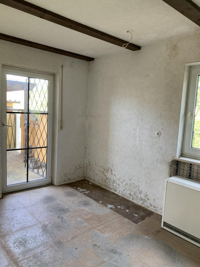 Küche EG - KNIPFER`S IMMOBILIENSCHÄTZE – Renovierungsbedürftiges Zweifamilienhaus in Augsburg-Hochzoll zum Kauf