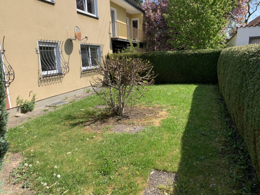 Bild - KNIPFER`S IMMOBILIENSCHÄTZE – Renovierungsbedürftiges Zweifamilienhaus in Augsburg-Hochzoll zum Kauf