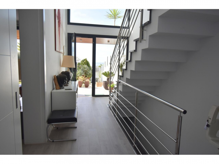 Treppenhaus - MALLORCA BROKER – Luxuriöse DHH mit Infintiy-Pool in Alcanada zum Kauf