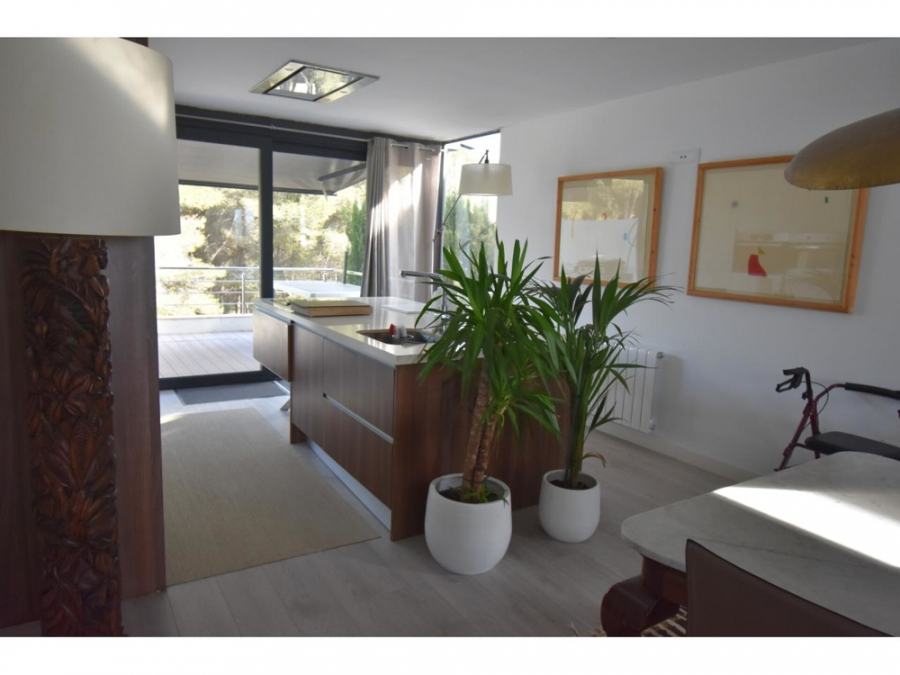 Küche - MALLORCA BROKER – Luxuriöse DHH mit Infintiy-Pool in Alcanada zum Kauf