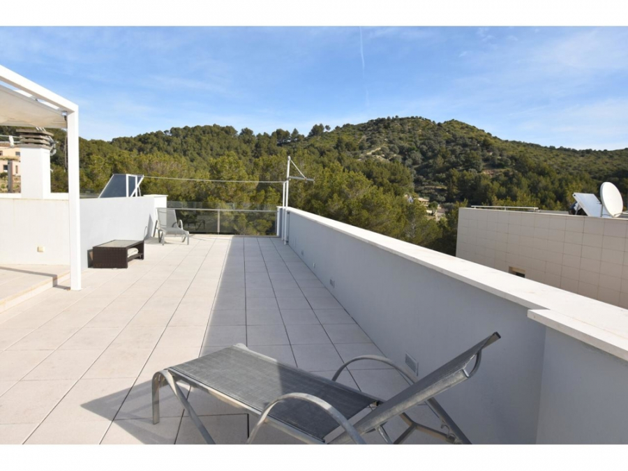 Dachterrasse - MALLORCA BROKER – Luxuriöse DHH mit Infintiy-Pool in Alcanada zum Kauf