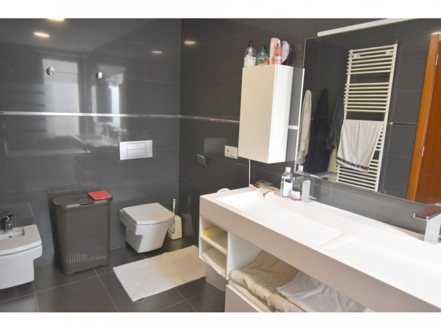 Bad - MALLORCA BROKER – Luxuriöse DHH mit Infintiy-Pool in Alcanada zum Kauf