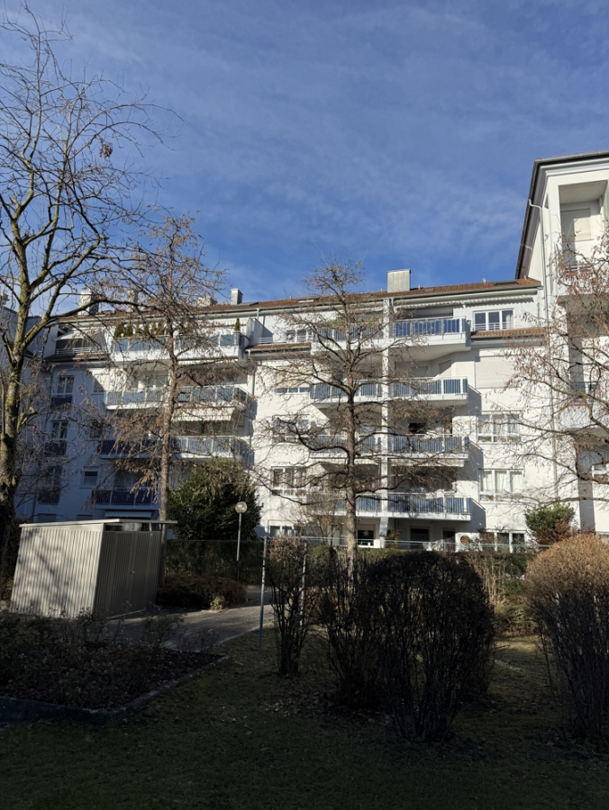 Haus Südseite - KNIPFER`S IMMOBILIENSCHÄTZE – Elegante 3 ZKB mit Loggia und TG in der Firnhaberau zum Kauf!