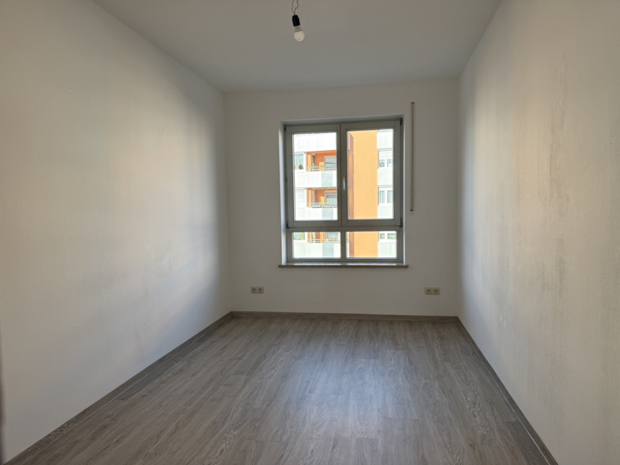 Kinder- o. Arbeitszimmer - KNIPFER`S IMMOBILIENSCHÄTZE – Elegante 3 ZKB mit Loggia und TG in der Firnhaberau zum Kauf!