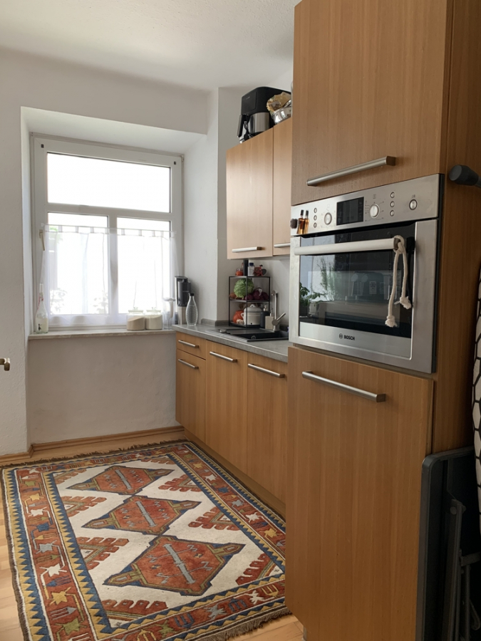 Bild - LAGE – LAGE – LAGE – Klassische Jugendstilwohnung mit kleinem Balkon in Zentrumslage zum Kauf