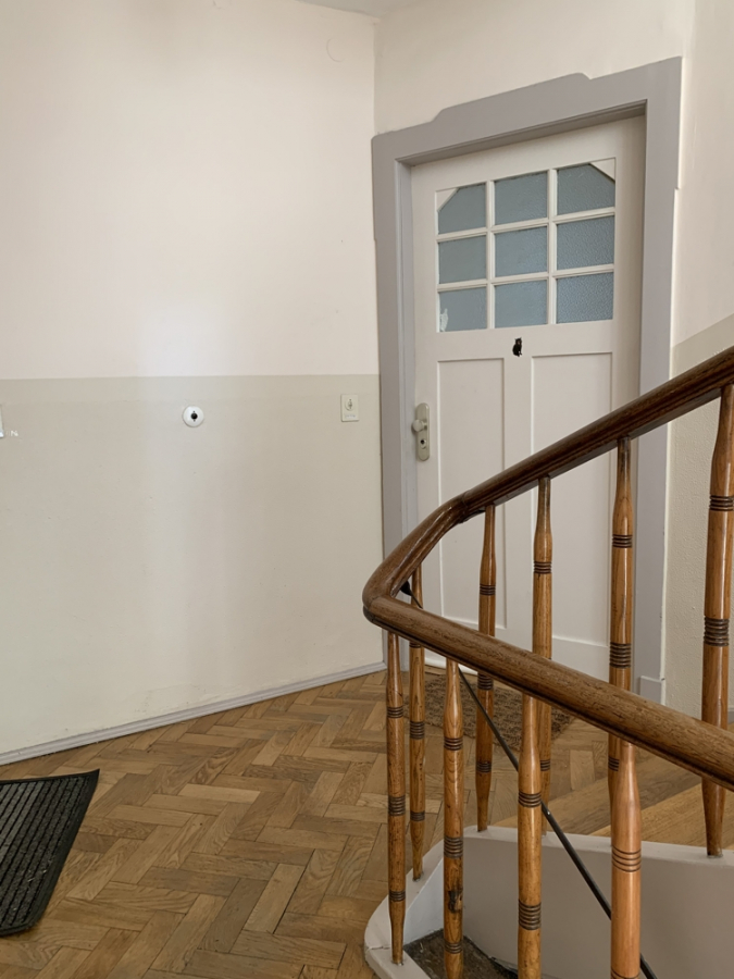 Bild - LAGE – LAGE – LAGE – Klassische Jugendstilwohnung mit kleinem Balkon in Zentrumslage zum Kauf