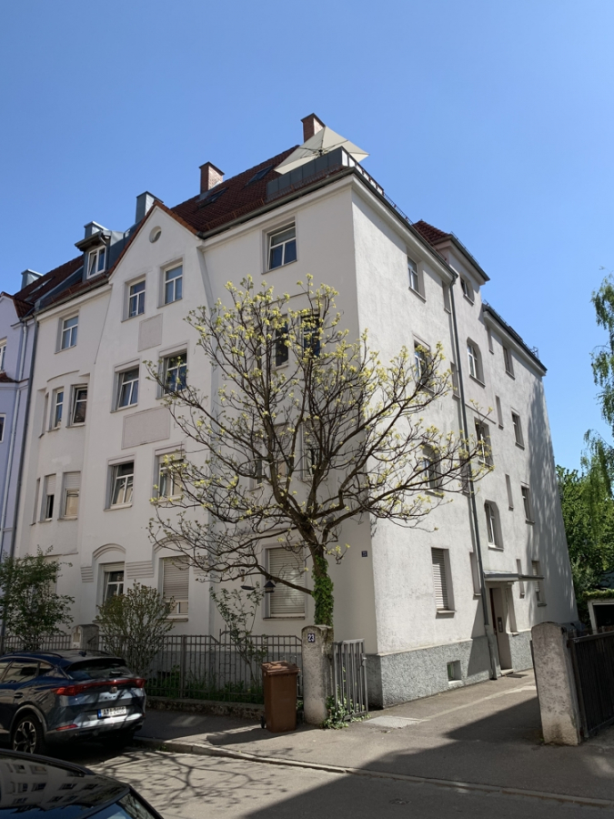 Bild - LAGE – LAGE – LAGE – Klassische Jugendstilwohnung mit kleinem Balkon in Zentrumslage zum Kauf