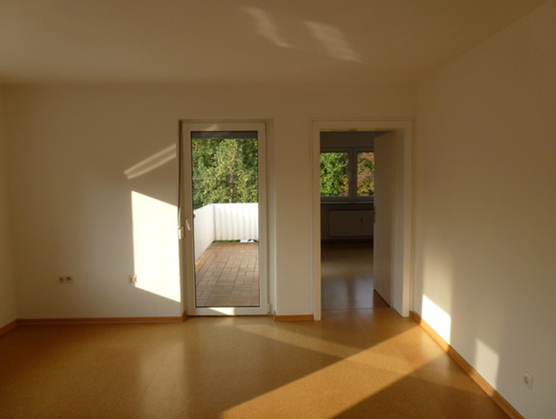 Wohnung OG - KNIPFER IMMOBILIEN – Dreifamilienhaus mit Potenzial in Regensburg zum Kauf!