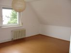 KNIPFER IMMOBILIEN - Dreifamilienhaus mit Potenzial in Regensburg zum Kauf! - Wohnzimmer DG