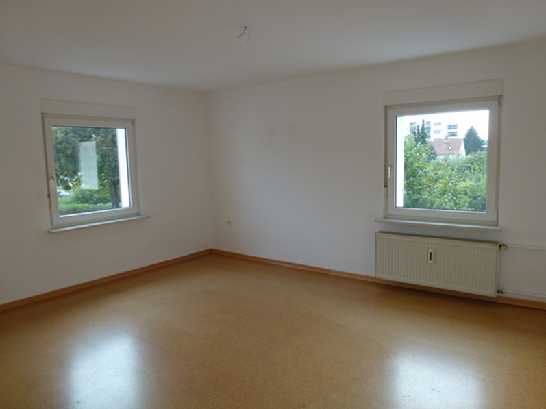 Wohnung OG - KNIPFER IMMOBILIEN – Dreifamilienhaus mit Potenzial in Regensburg zum Kauf!
