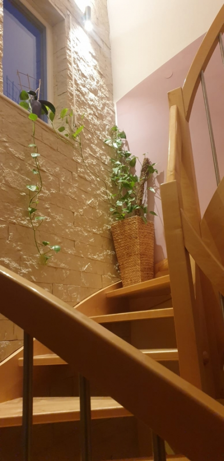 Bild - KNIPFER`S IMMOBILIENSCHÄTZR – Hochwertige DHH in Bergkirchen – Ruhige Lage mit Bachlauf