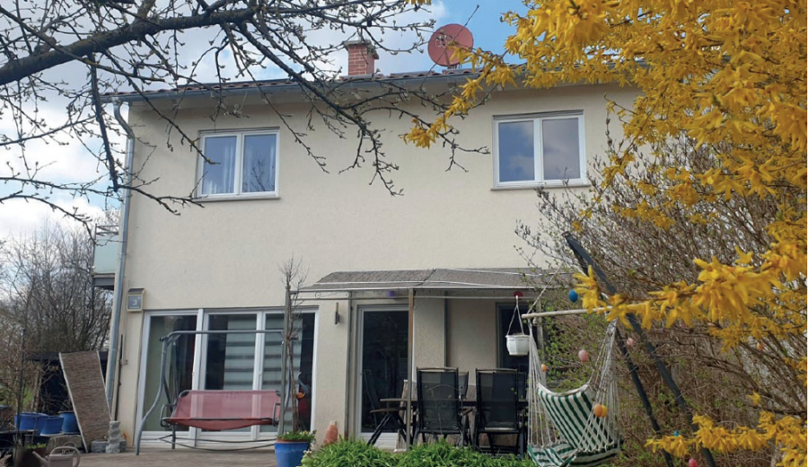 Bild - KNIPFER`S IMMOBILIENSCHÄTZR – Hochwertige DHH in Bergkirchen – Ruhige Lage mit Bachlauf