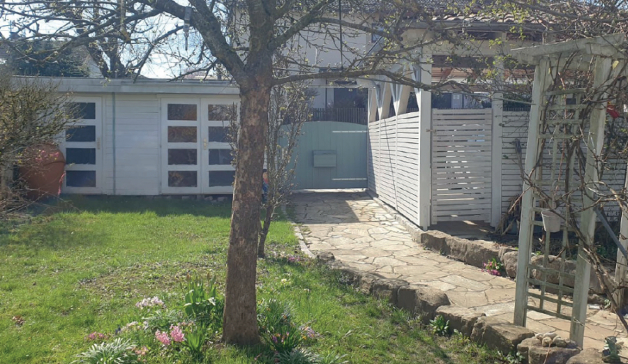 Bild - KNIPFER`S IMMOBILIENSCHÄTZR – Hochwertige DHH in Bergkirchen – Ruhige Lage mit Bachlauf